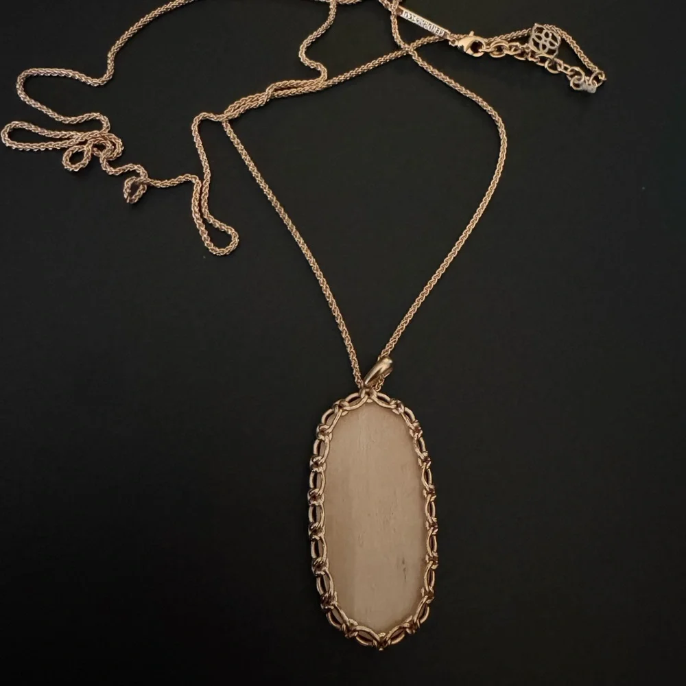 Kendra Scott Reid Macrame necklace blush wood - Picture 5 of 5